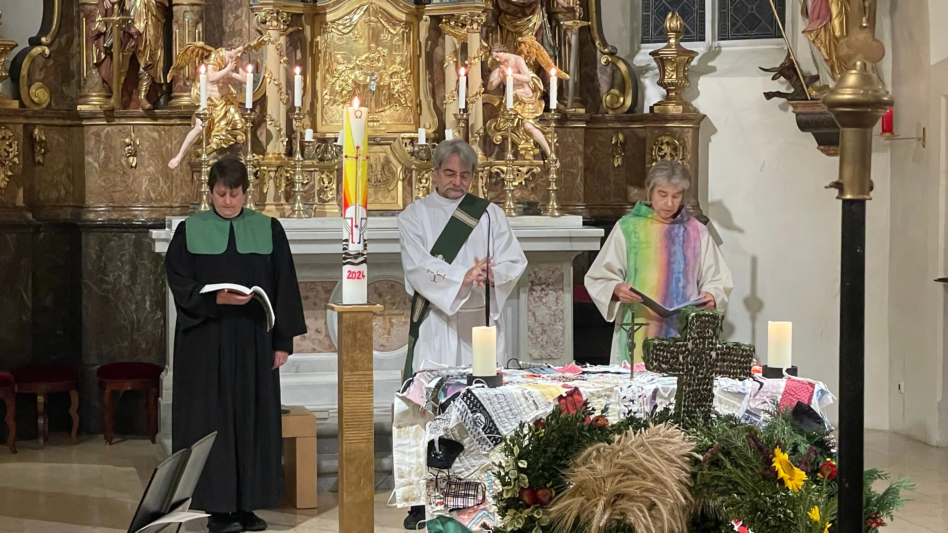 Pastorin Esther Handschin (evang.-meth.), Diakon Michael Zepf (röm.-kath), Diakonin Inge Tobisch (altkath.)