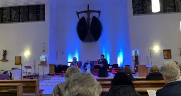 Eindruck aus dem Gottesdienst
v.l.n.r.: Irene Fiala (EmK Wien-Floridsdorf), Roswitha Falkenberg (Heilsarmee), Pastorin Esther Handschin (EmK Wien-Floridsdorf)