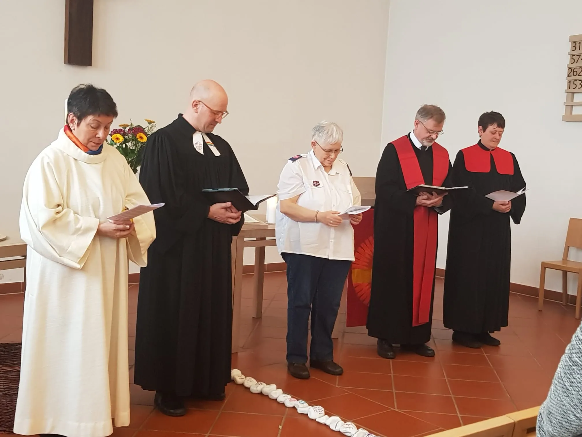 v.l.n.r.: Regina Nonnis (Cyrill und Method, röm.-kath.), Bernhard Petri-Hasenöhrl (Weisselgasse, evang. A.B.), Roswitha Falkenberg (Heilsarmee), Thomas Wetschka (Wien-Nord, altkatholisch), Esther Handschin (Bahnsteggasse, evang.-method.)