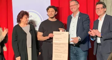 18.12.2023; zwei Mitglieder der Jury, Bezirksvorsteher Georg Papai, Stadtrat Jürgen Czernohorsky