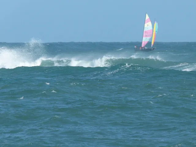 Der Wind weht, wo ER will! Zwei Segelboote auf dem Meer