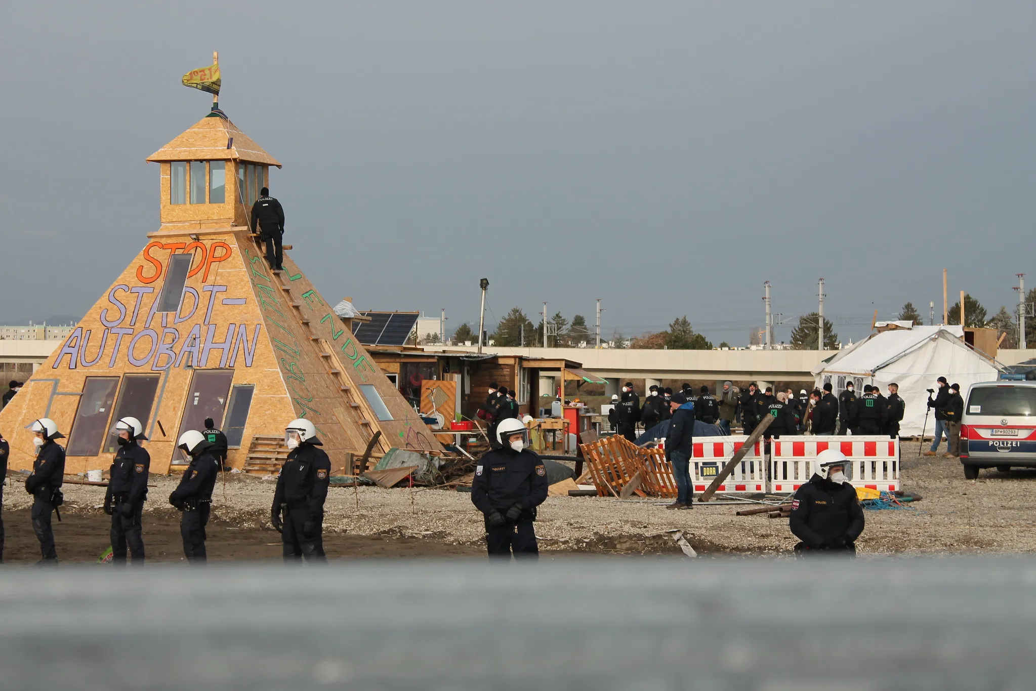 Das Protestcamp mit der “Pyramide” wird geräumt