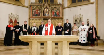 Vertreter*innen der Ökumene, v.l.n.r.: Esther Handschin, Pater Pawely, Bruno Gasper, Sabine Maurer, Matthias Weigold, Ewald Pristavec, Grigorios Larentzakis, Wolfgang Rehner, Stefanie Schwarzl-Ranz, Samuel Ebner, Michaela Al Yazdi-Kreuchauf