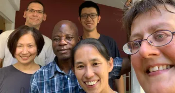 Vorne (v.L.) Choonyoung Kim-Gross, Joe Oppong-Kyeremeh, Suet Lai, Esther Handschin
Hinten: Dominic Enzmann, Ho Lui