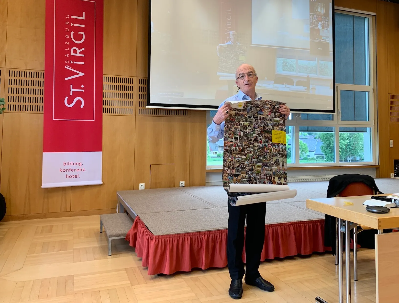 93. Tagung der Jährliche Konferenz 2022 – Freitag Bischof mit Connexio Poster