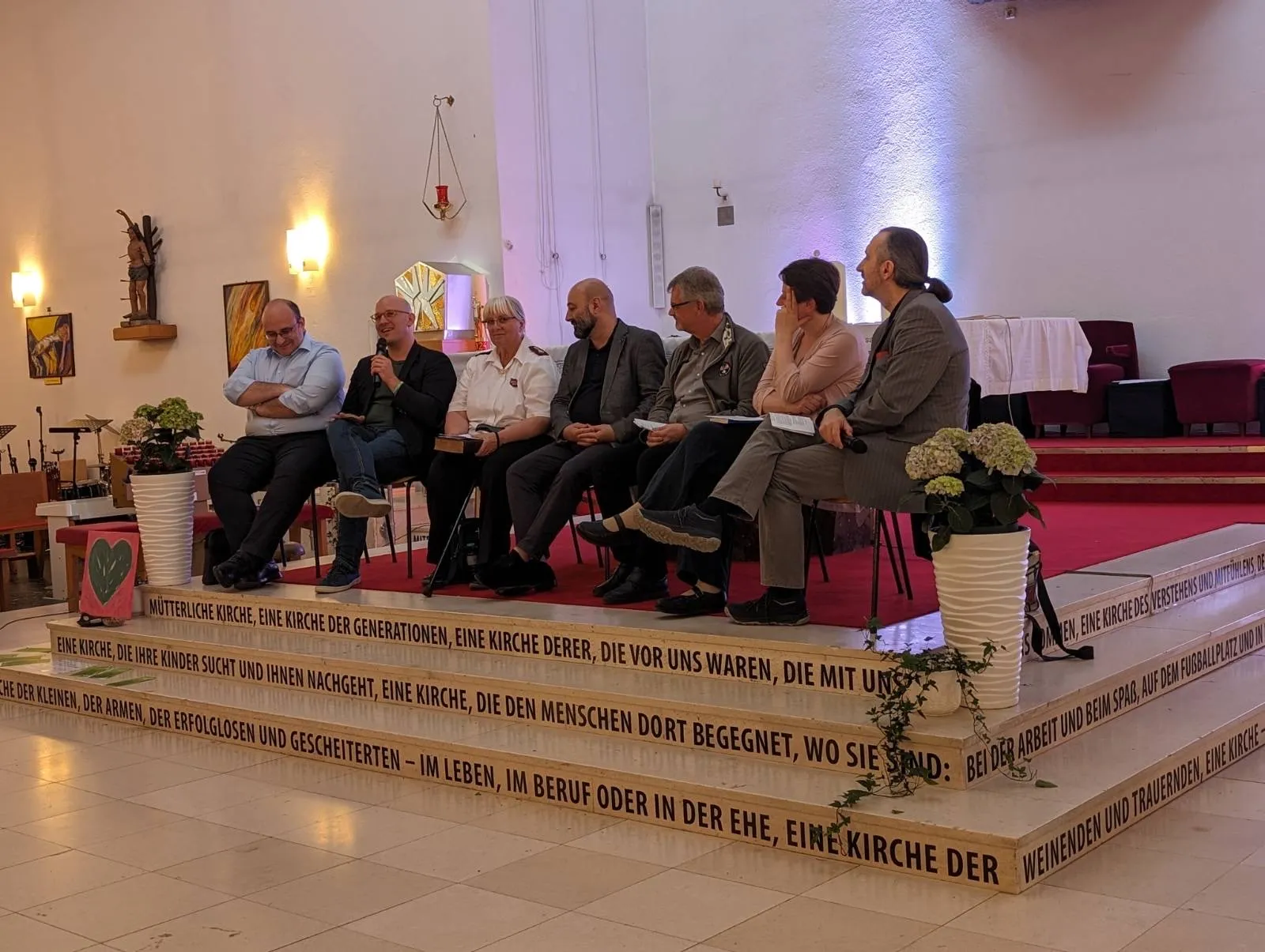 Emmanouil Drylerakis (griech-orth. Religionslehrer an der De la Salle Schule Strebersdorf), Pfarrer Bernhard Petri-Hasenöhrl (evang. Pfarrgemeinde Weisselgasse), Majorin Heidi Oppliger (Heilsarmee), Pfarrer Ferenc Simon (röm.-kath. Dechant 2./20. Bezirk), Pfarrer Thomas Wetschka (altkatholischer Pfarrer 20. Bezirk), Pastorin Esther Handschin (evang.-meth. Kirche Bahnsteggasse), Diakon Paul Hösch (Pfarre Cyrill&Method Stammersdorf)