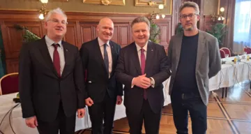Beim Wiener Religionsrat: Seitens der Evangelischen Kirchen waren beim Treffen mit Bürgermeister Ludwig (2.v.re) vertreten (v.l.): der reformierte Landessuperintendent Thomas Hennefeld, der evangelische Superintendent von Wien Matthias Geist sowie Superintendent Stefan Schröckenfuchs von der Evangelisch-Methodistischen Kirche (re.).