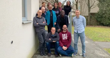 letzte Reihe: Ilse Wieser (Salzburg), Gabi Rehbogen (Salzburg), Karoline Gross (Graz), Pastorin Anke Neuenfeldt (München), Pastorin Dorothee Büürma (Salzburg)
mittlere Reihe: Bernhard Lasser (Wien-Fünfhaus), Martha Zilka (Wien-Fünfhaus), Nimrod Kajenjeri (Wien-Floridsdorf)
vordere Reihe: Ben Nausner (Wien-Fünfhaus), Stephan Nausner (Wien-Fünfhaus), Pastor Martin Obermeir-Siegrist (Linz-Ried), Eike Nungesser (Wien-Fünfhaus)