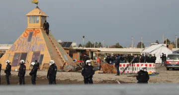 Das Protestcamp mit der “Pyramide” wird geräumt