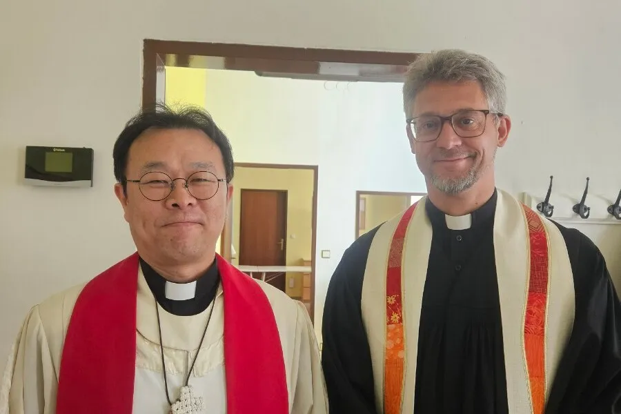 Gemeinsame Freude ist doppelte Freude Pastor Back und Pastor Schröckenfuchs